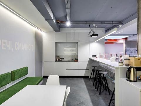 комерційна за адресою Львів, Героїв УПА вул., 73-В