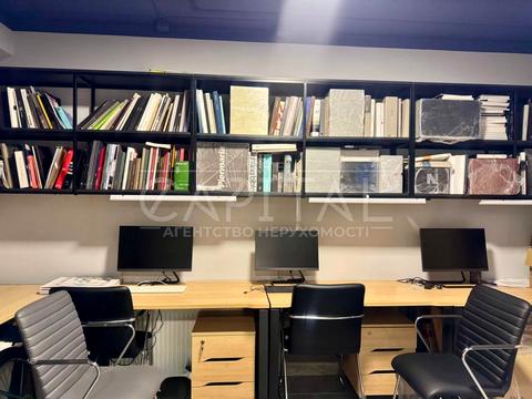 комерційна за адресою Дніпровська набережна вул., 16-Г