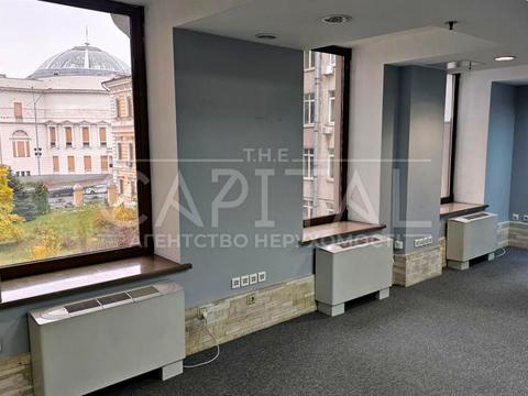 комерційна за адресою Богдана Хмельницького вул., 1