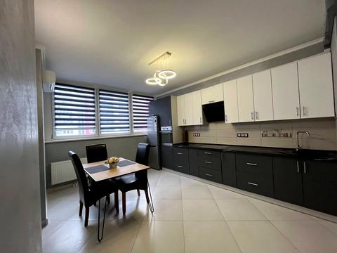 квартира за адресою Київ, Драгоманова вул., 2