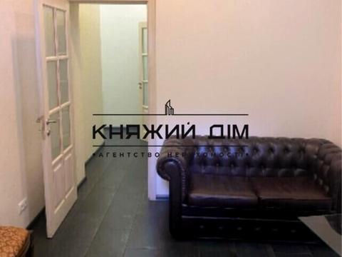 комерційна за адресою Київ, Десятинна вул., 1/3