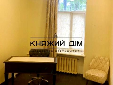 комерційна за адресою Київ, Десятинна вул., 1/3