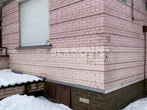 комерційна за адресою Академіка Булаховського вул., 5-Г