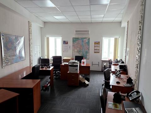 комерційна за адресою Лариси Руденко вул., 6