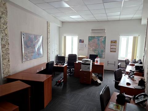 комерційна за адресою Лариси Руденко вул., 6