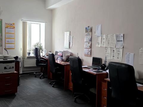 комерційна за адресою Лариси Руденко вул., 6