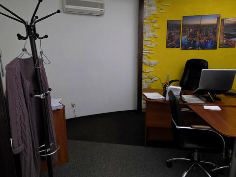 комерційна за адресою Лариси Руденко вул., 6