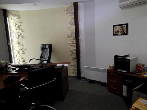 комерційна за адресою Лариси Руденко вул., 6