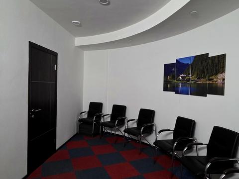 комерційна за адресою Лариси Руденко вул., 6