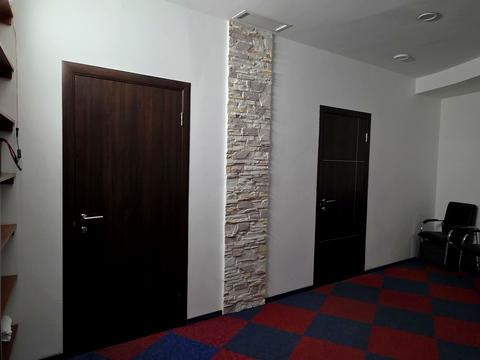 комерційна за адресою Лариси Руденко вул., 6