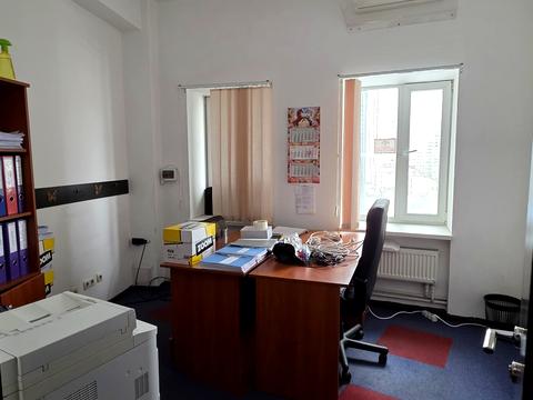 комерційна за адресою Лариси Руденко вул., 6