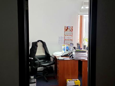 комерційна за адресою Лариси Руденко вул., 6