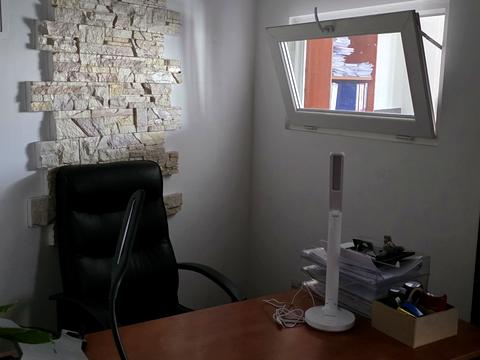 комерційна за адресою Лариси Руденко вул., 6