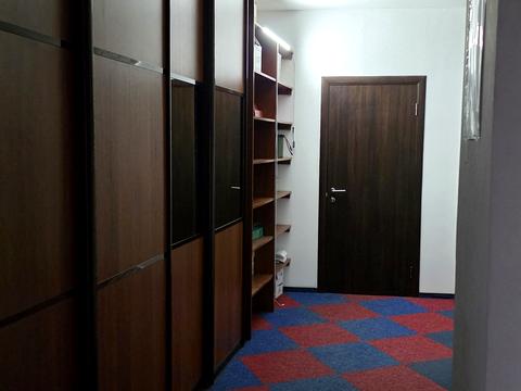 комерційна за адресою Лариси Руденко вул., 6