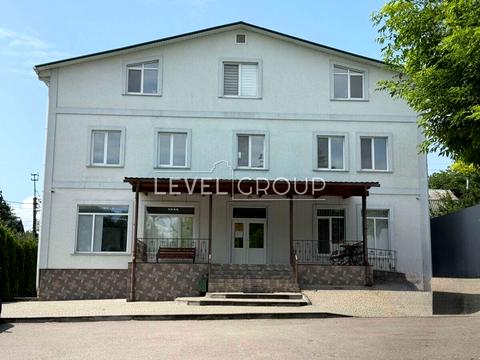 комерційна за адресою Лауреатська вул., 8