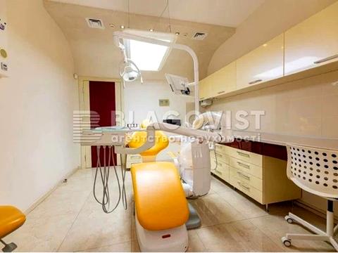 комерційна за адресою Київ, Володимира Івасюка просп. (Героїв Сталінграду), 8