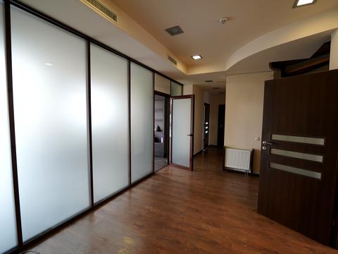 комерційна за адресою Володимирська вул., 38