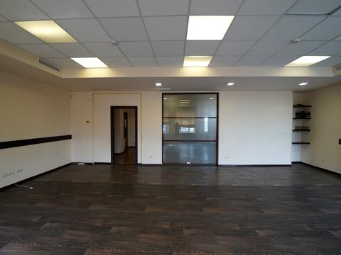 комерційна за адресою Володимирська вул., 38