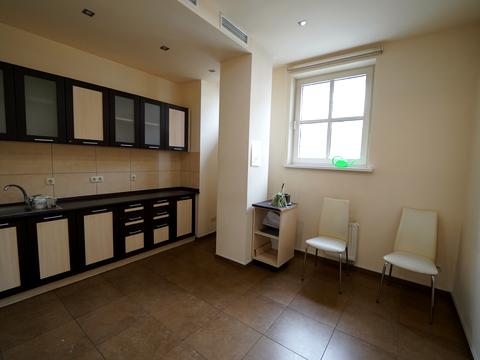 комерційна за адресою Володимирська вул., 38