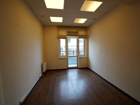 комерційна за адресою Володимирська вул., 38