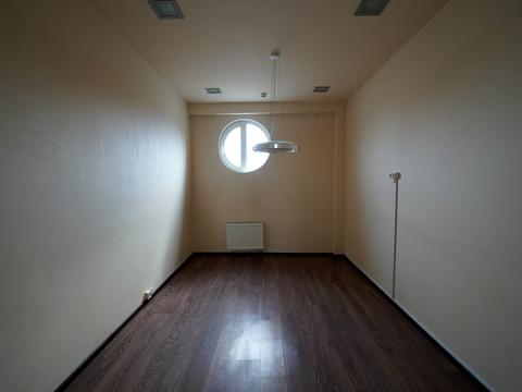 комерційна за адресою Володимирська вул., 38