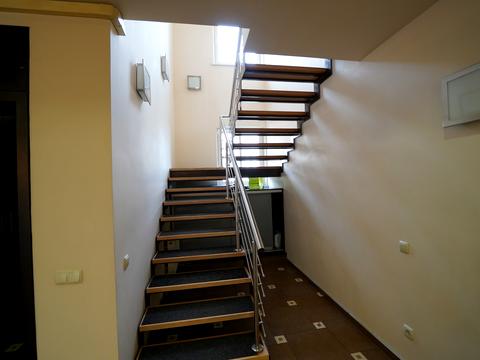 комерційна за адресою Володимирська вул., 38