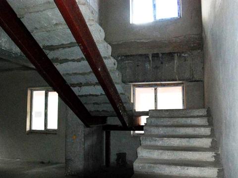 комерційна за адресою Павла Тичини просп., 18-Б