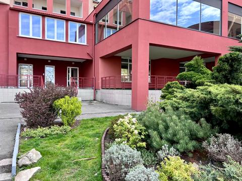 комерційна за адресою Павла Тичини просп., 18-Б