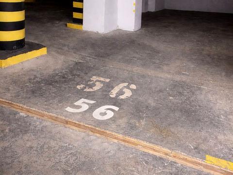 паркомісце за адресою Лабораторний пров., 6