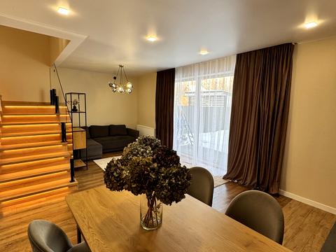 будинок за адресою с. Крихівці, Веселкова