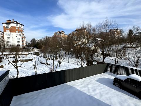 будинок за адресою с. Крихівці, Веселкова