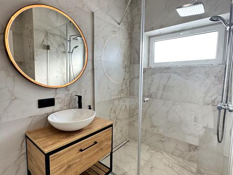 будинок за адресою с. Крихівці, Веселкова