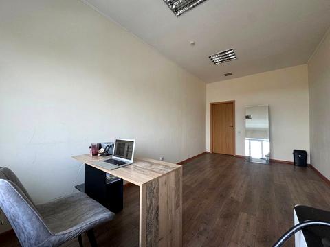 комерційна за адресою Львів, Богдана Хмельницького вул., 100