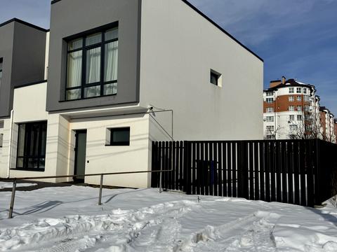 будинок за адресою с. Крихівці, Веселкова