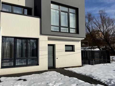 будинок за адресою с. Крихівці, Веселкова