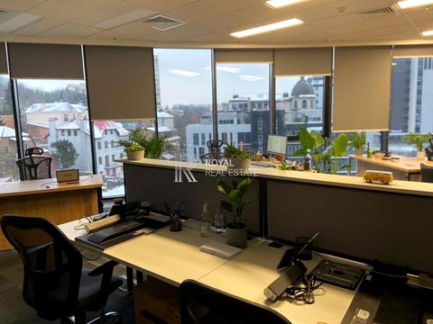 комерційна за адресою Болсуновська вул. (Сергія Струтинського), 13-15