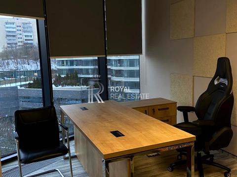 комерційна за адресою Болсуновська вул. (Сергія Струтинського), 13-15