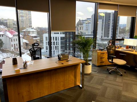 комерційна за адресою Болсуновська вул. (Сергія Струтинського), 13-15