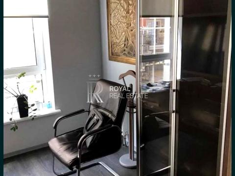 комерційна за адресою Дегтярна вул., 8