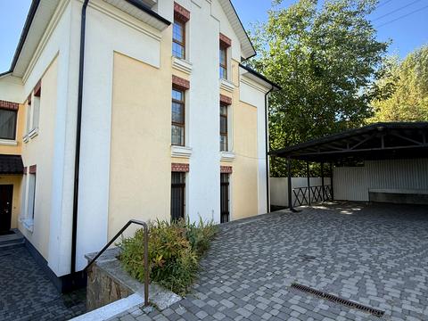 будинок за адресою Стратегічне шосе (Науки)