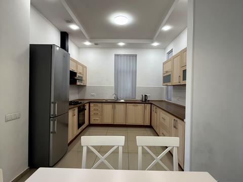 будинок за адресою Стратегічне шосе (Науки)