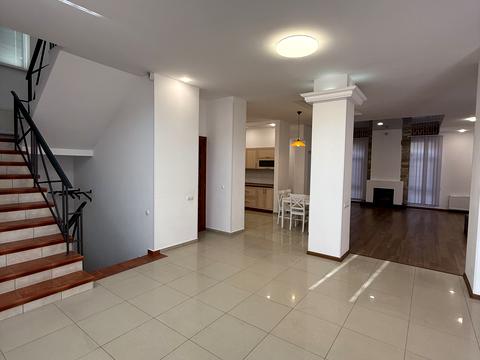 будинок за адресою Стратегічне шосе (Науки)