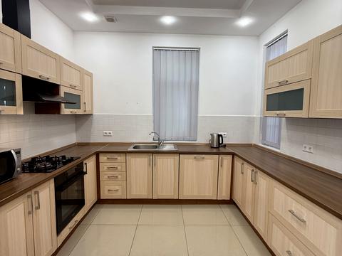 будинок за адресою Стратегічне шосе (Науки)