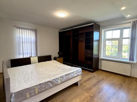 будинок за адресою Стратегічне шосе (Науки)