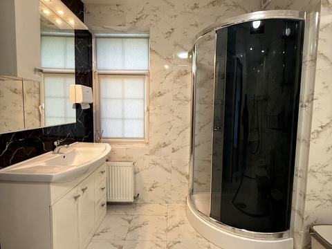 будинок за адресою Стратегічне шосе (Науки)