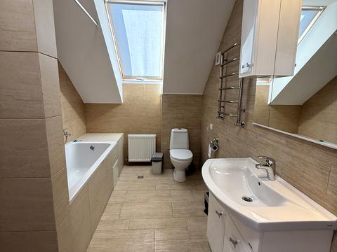 будинок за адресою Стратегічне шосе (Науки)