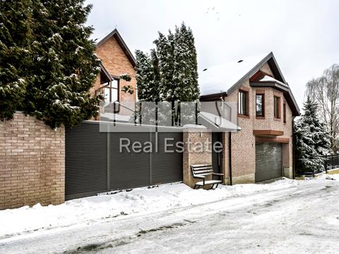 будинок за адресою Центральна вул.