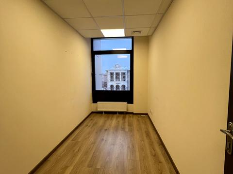 коммерческая по адресу Майдан незалежності, 2