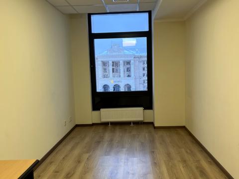 коммерческая по адресу Майдан незалежності, 2