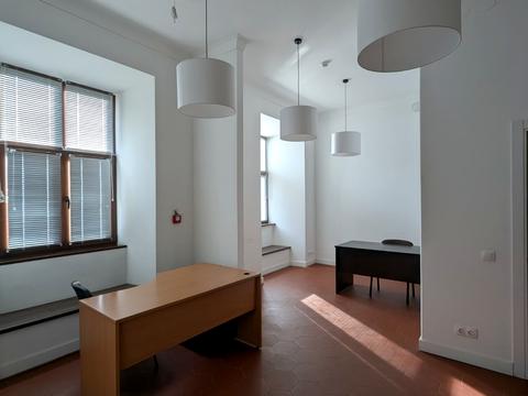 коммерческая по адресу Валовая ул., 21